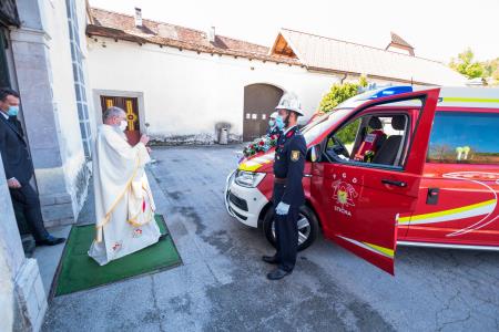 FOTO Na Florjanovo nedeljo blagoslov gasilskega vozila PGD Stična 22